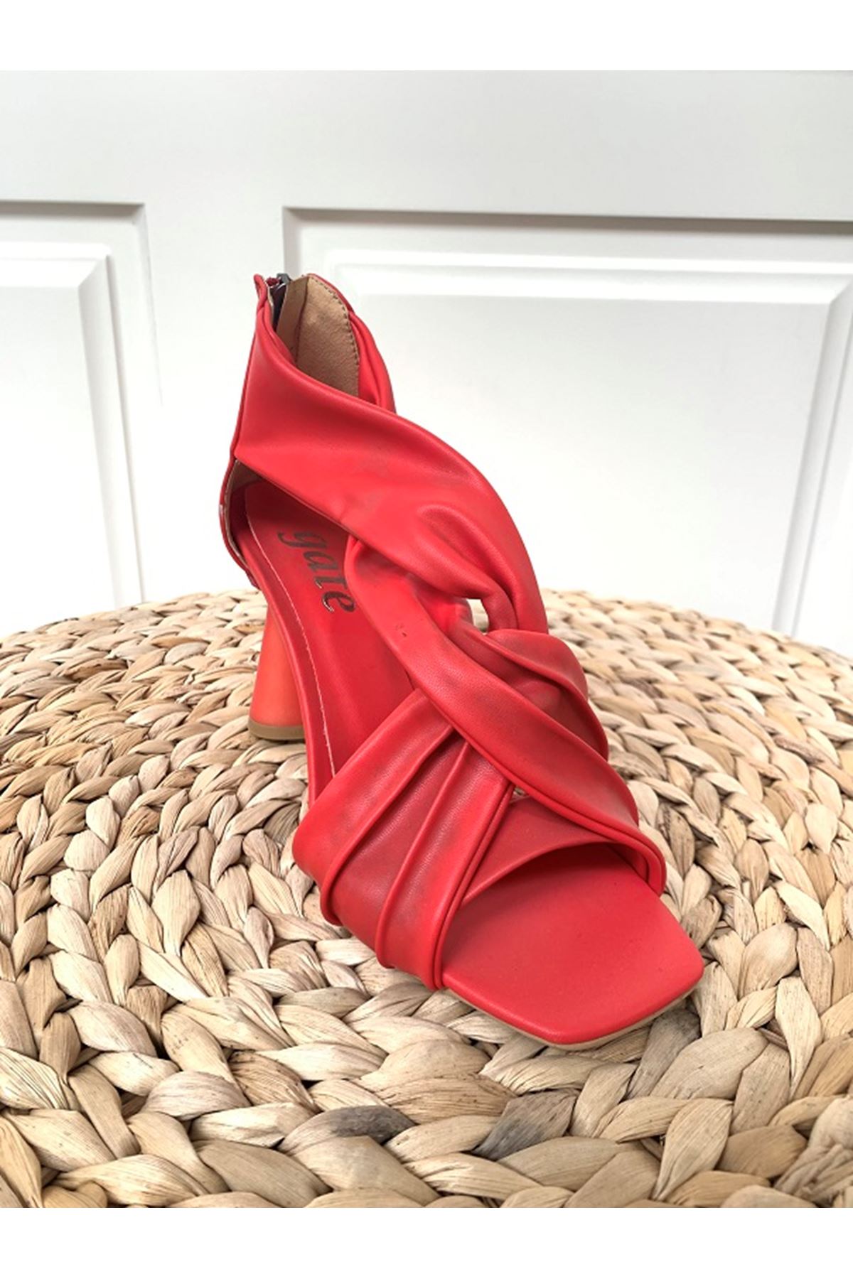 Kadın Arkadan Fermuarlı Topuklu Ayakkabı ZEN438  Gate Shoes-Kırmızı