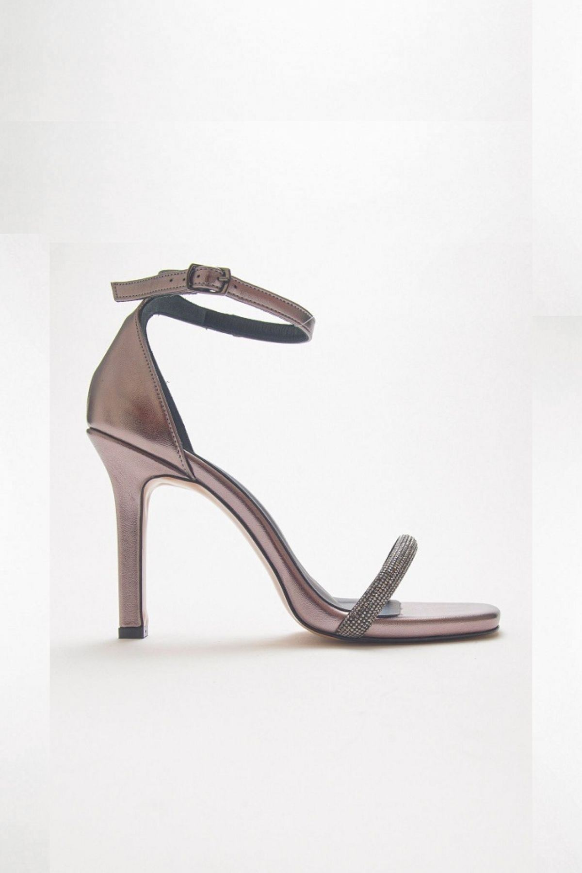 Cinzia Parlak Abiye Yüksek Topuk Taşlı Bilekten Bağlamalı Kadın Gece Ayakkabısı Gate Shoes-Platin
