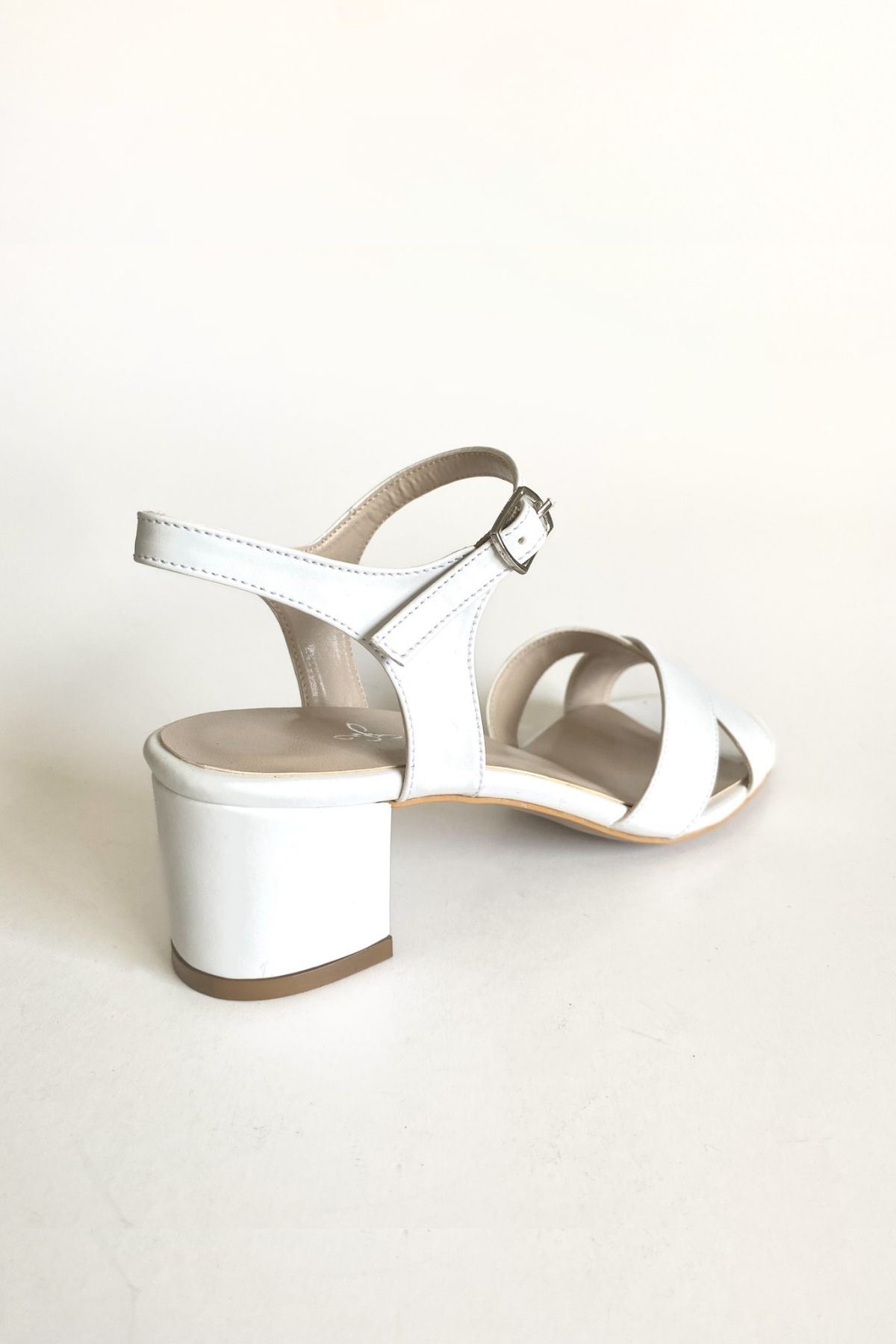 Çapraz Bantlı Bilekten Tokalı Kadın Sandalet Yolana Gate Shoes-Beyaz