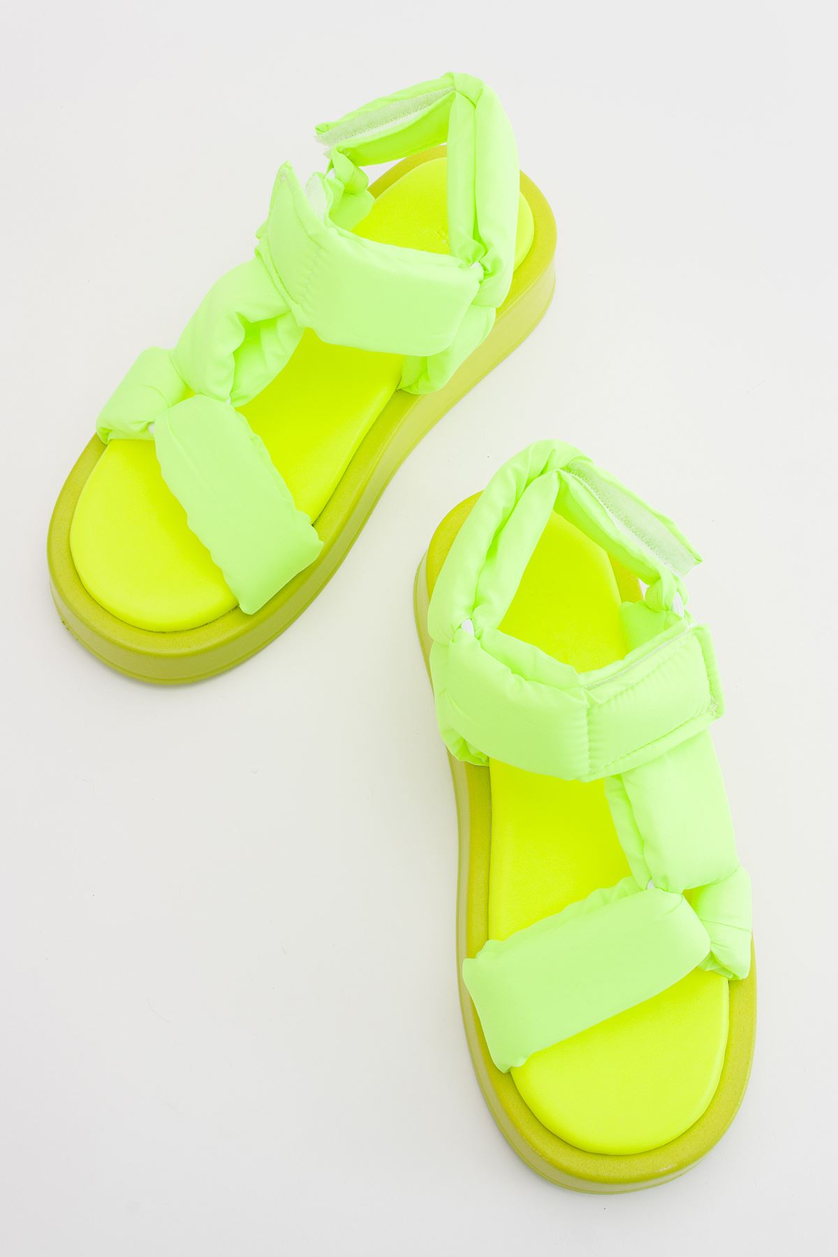Yüksek Taban Cırt Cırtlı Pofuduk Kadın Sandalet | Moira-Lime Yeşil