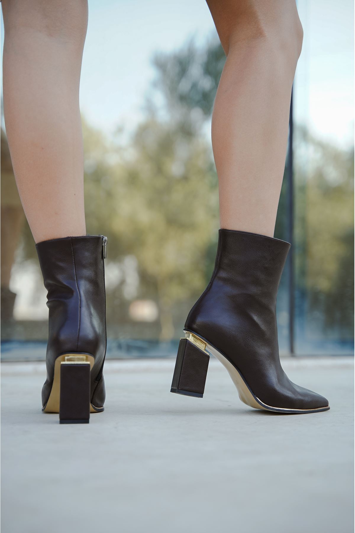 Alara Zarif Altın Renk Aksesuarlı Klasik Fermuarlı Abiye Kadın Bot Ayakkabı-Acı Kahverengi